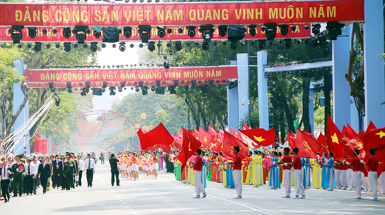 Rộn ràng ngày đại lễ của dân tộc ảnh 1